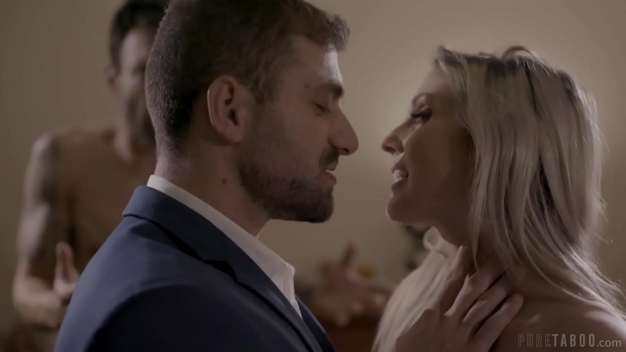 Une femme infidèle surprise avec son mari, son collègue, PLEINE SCÈNE GRATUITE avec Christie Stevens HD XXX Présentation Vidéo