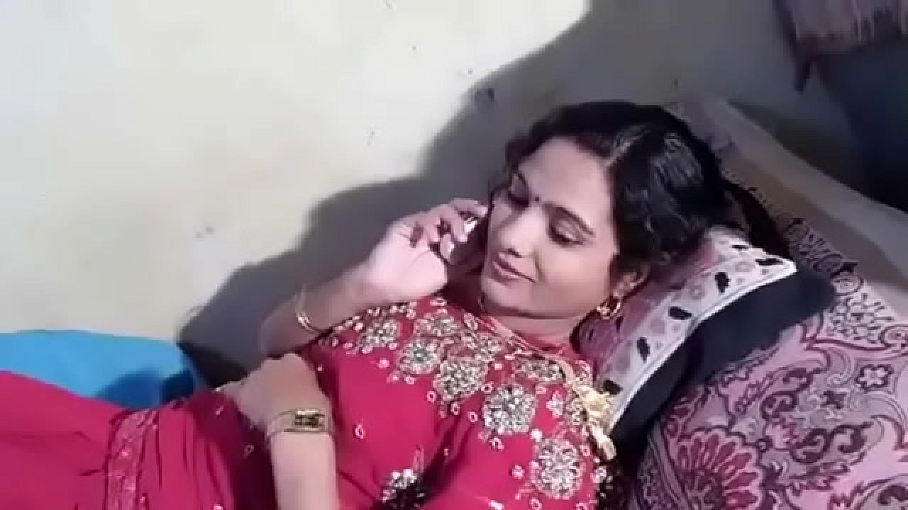 Beautiful Aunty Xxx Hindi - Hot aunty make out video HD XXX Video