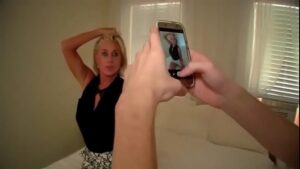 Séance photo avec Cougar Payton Hall et Aiden Valentine Vidéo XXX Fucked Up Family