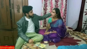 Estudiante india de 18 años teniendo sexo con la señora de biología