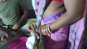 अंडे बेचने वाले ने घर में अकेली भाभभ की जबरदस्ती चुदाई की xxx bhabhi sexy video hd