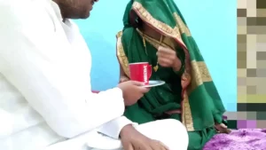 देसी ससुर ने अपने बहु को चाय पीने के बहाने video xxx