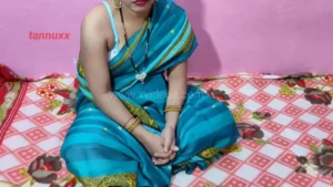 Hot xxx curvy desi bhabhi playing with her big boobs and nice nipples