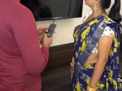 Indian Bhabhi Seduces TV Mechanic For Sex With Clear Hindi Audio xxx video