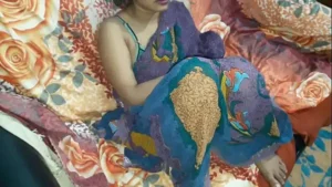 India caliente esposa sexy en sari vestido indio estilo maldito en mojado coño