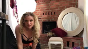 Videos de sexo Pillados haciendo webcam mientras cuidaba a Erin Electra