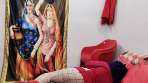 Gadis desi India seksi Sudipa bercinta dengan pacarnya seks kasar hardcore dengan cumshot di payudaranya