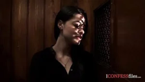 Videos sexy Ava Dalush se folla al sacerdote