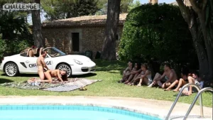 Video Seksi Mallorca threesome khusus dengan orang-orang Spanyol dan Inggris di tepi kolam renang