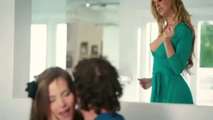 Belle-mère Cherrie Deville baise la vidéo de sexe du petit ami de sa fille